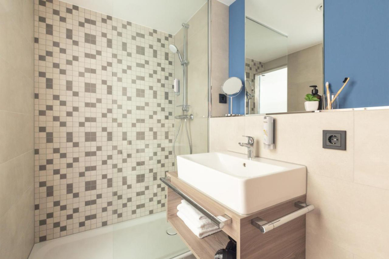 Bathroom 5, Candlewood Suites AUGSBURG by IHG, Augsburg