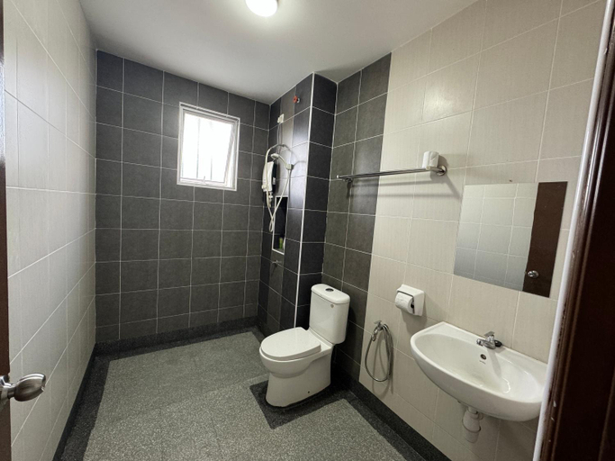 Bathroom 2, Desaru Cozy Home Near Four point hotel waterpark, Kota Tinggi