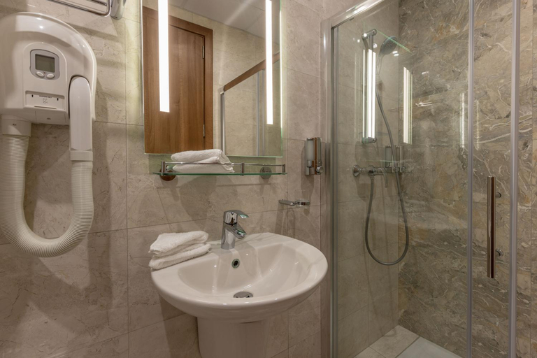Bathroom 4, Dun Gorg Guest House