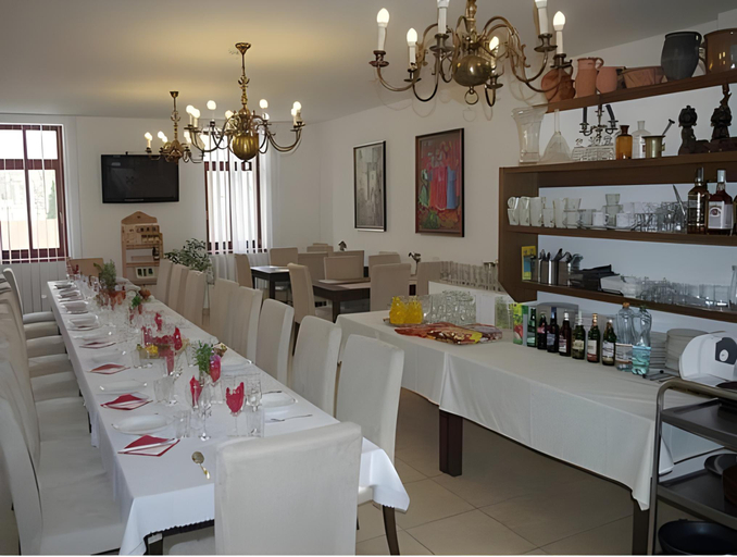 Food & Drinks 3, Penzion U Bohusa, Břeclav