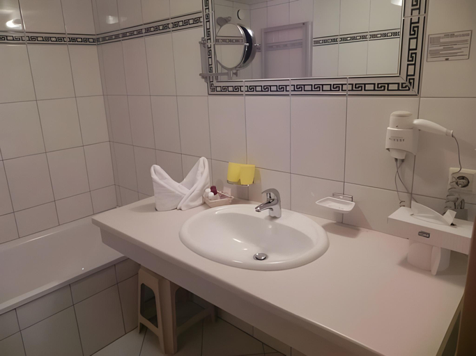 Bathroom 3, Hotel-Restaurant Sonnhof, Kufstein