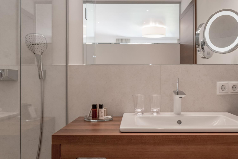 Bathroom 2, Seehotel Restaurant Lackner, Vöcklabruck