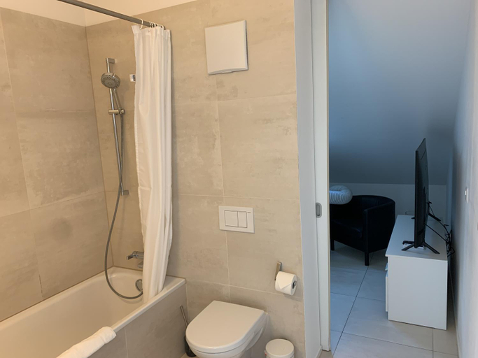 Bathroom 14