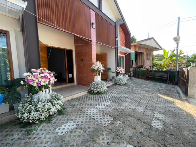 Exterior 8