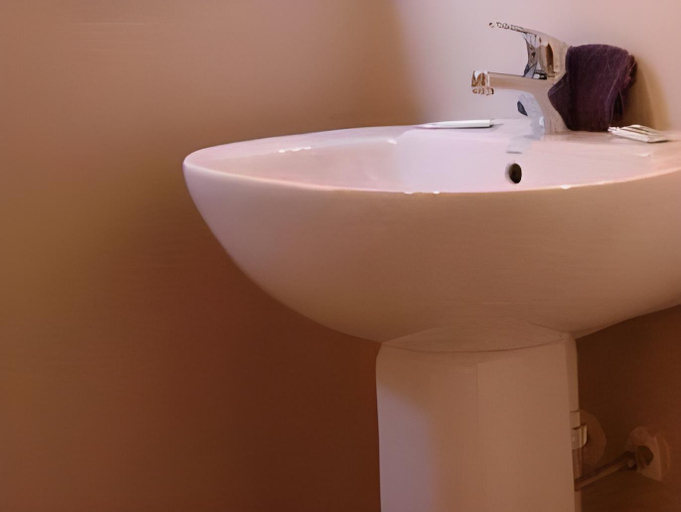 Bathroom 2, Alpine Motel & Backpackers, Ruapehu