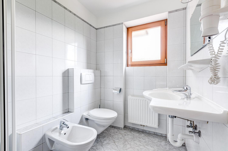 Bathroom 3, Pension Haus am See, Bolzano