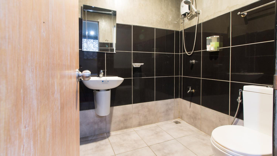 Bathroom 16