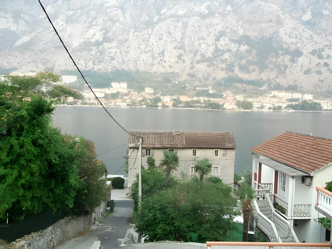 Others 5, Apartments Simun