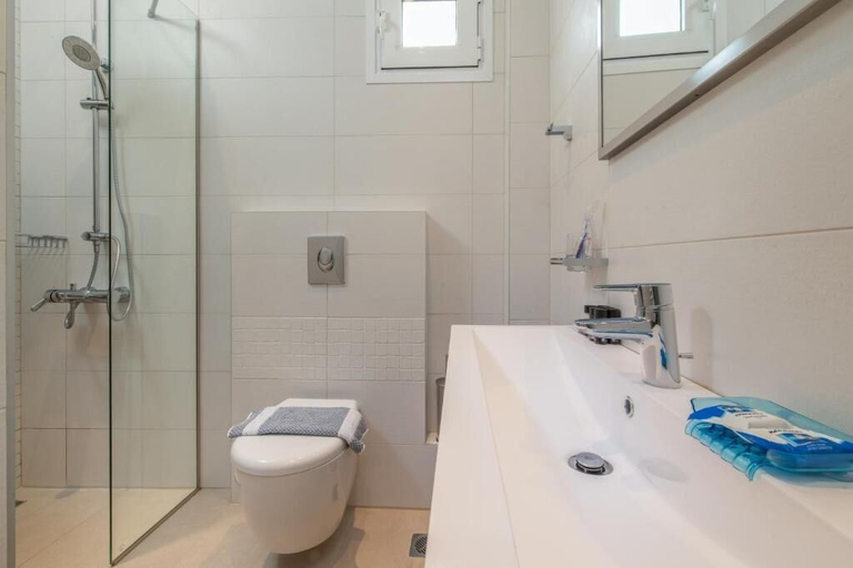 Bathroom 5, Kamis Suite, Central Macedonia