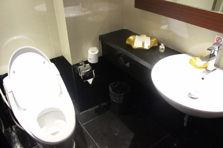 Bathroom 4