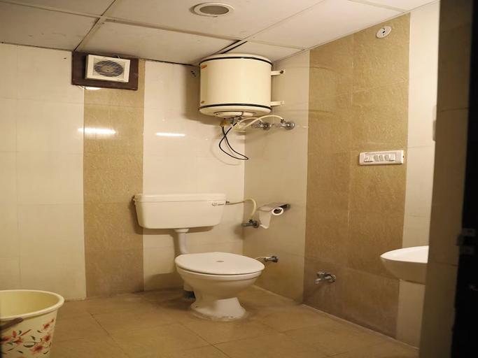 Bathroom 3, Hotel Grand Eagle near JECC Sitapura, Jaipur