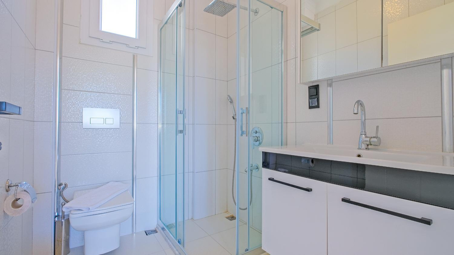 Bathroom 2, Villa Lucia, Fethiye