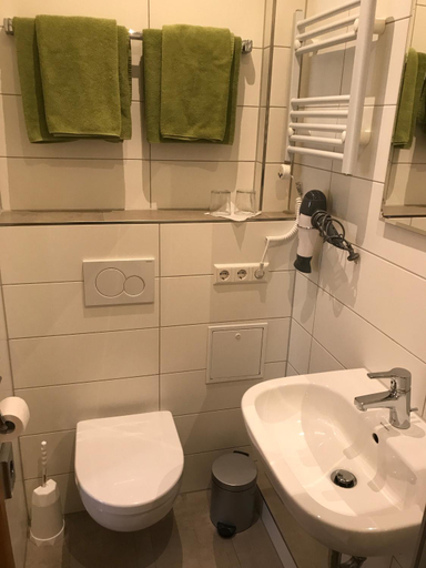 Bathroom 5, Hotel und Wirtshaus Lowen, Konstanz