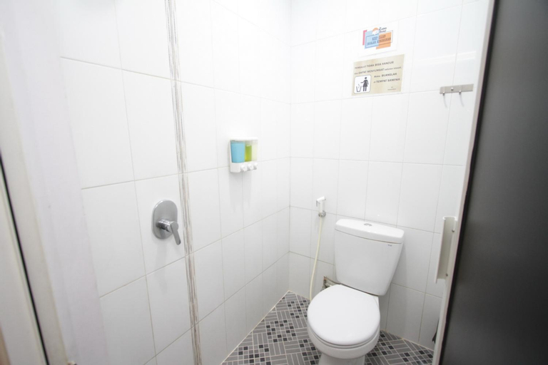 Bathroom 13
