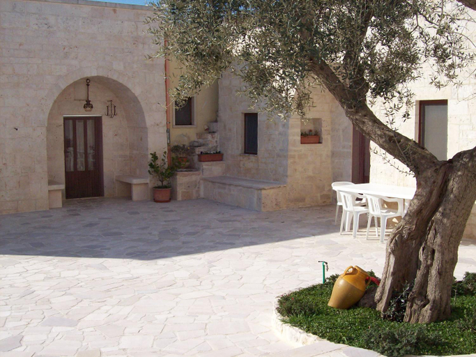Others 5, Agli Antichi Trulli, Bari