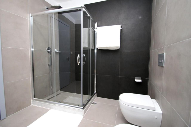 Bathroom 3, Hotel Keshtjella Llogara, Vlorës