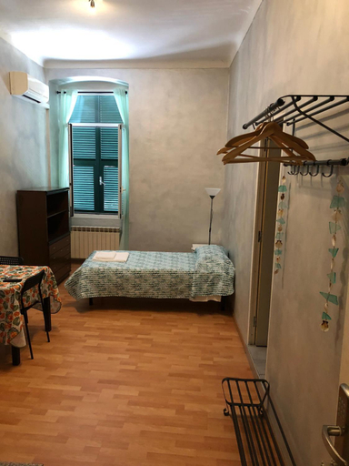 Bedroom 2, Cavour Guest House, Imperia
