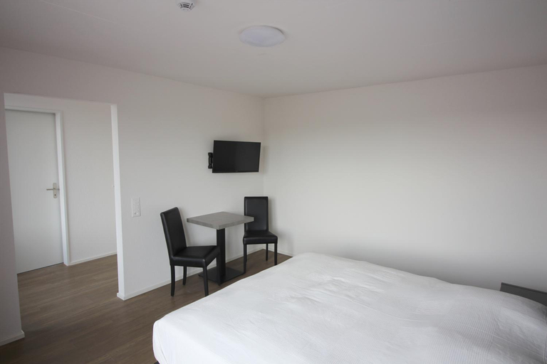 Bedroom 1, Swiss Star Zurich Airport, Bülach