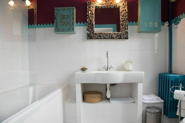 Bathroom 5, Jardins Haute Couture, Indre-et-Loire