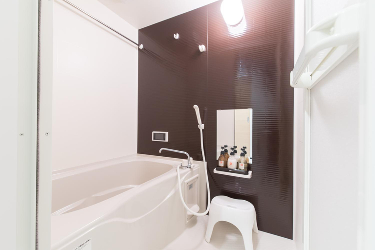 Bathroom 16