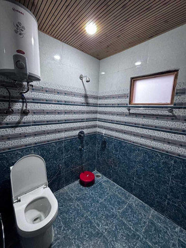 Bathroom 3, Godfather By GRB, Kullu