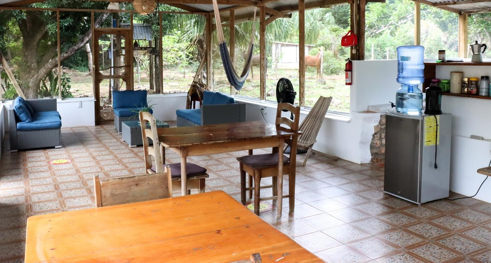 Food & Drinks, Horse Cottage