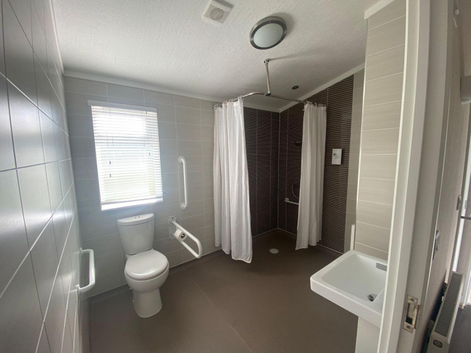Bathroom 4, Croyde Bay Hotel or Self Catering, Devon
