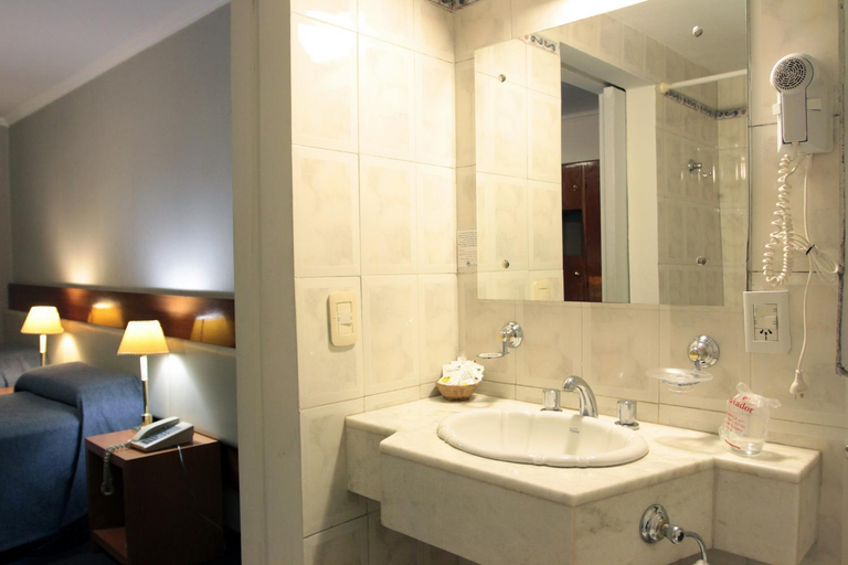 Bathroom 4, Hotel Libertador, Capital