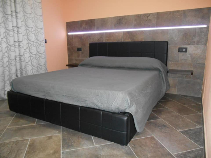 Others 5, B&B Mazzini, Salerno