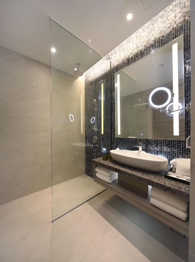 Bathroom 13