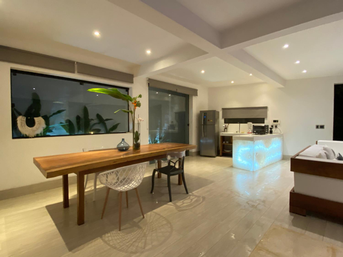 Dining Room 10