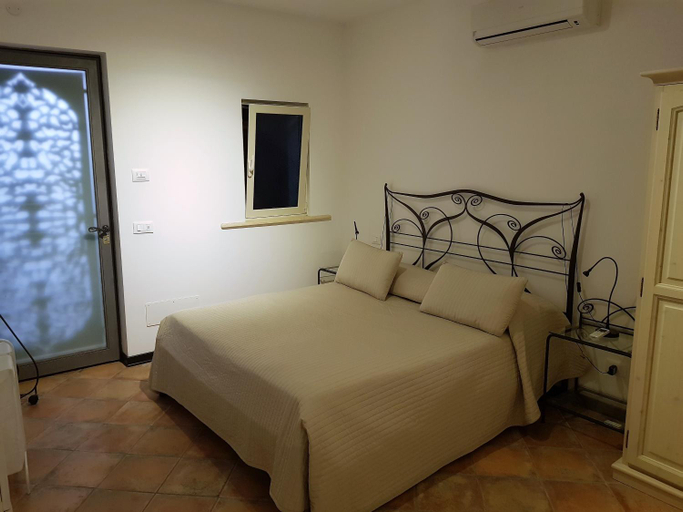 Bedroom 4, Giasone Apart Hotel, Messina