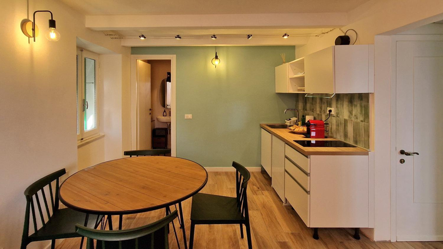 Dining Room 8