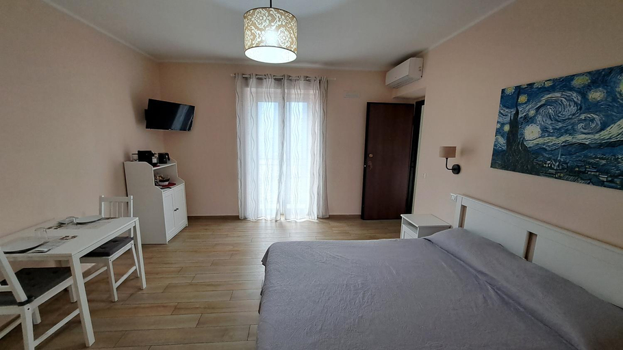 Others 5, Altomuro 39 di S.A., Latina