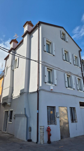 Others 4, Iris House, Venezia
