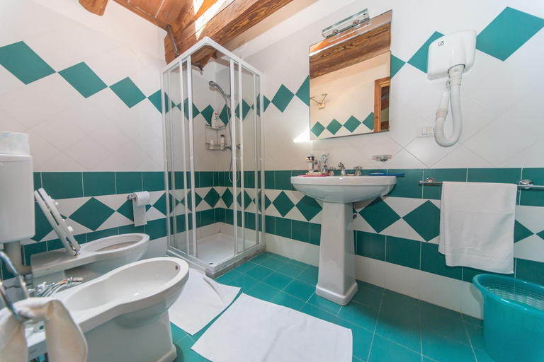 Bathroom 3, Agriturismo Cjasal di Pition, Udine