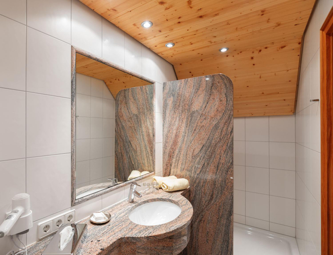 Bathroom 3, Landgasthof Paradies, Bodenseekreis