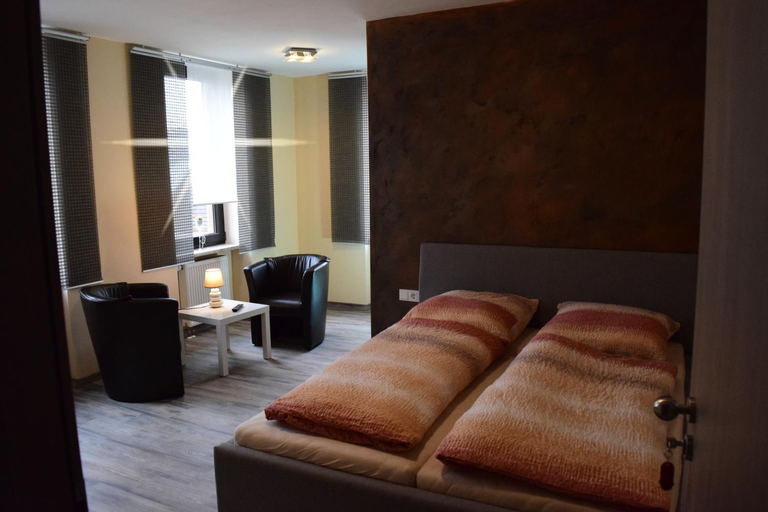 Others 4, Hotel - Bistro - 3-Eck, Neunkirchen