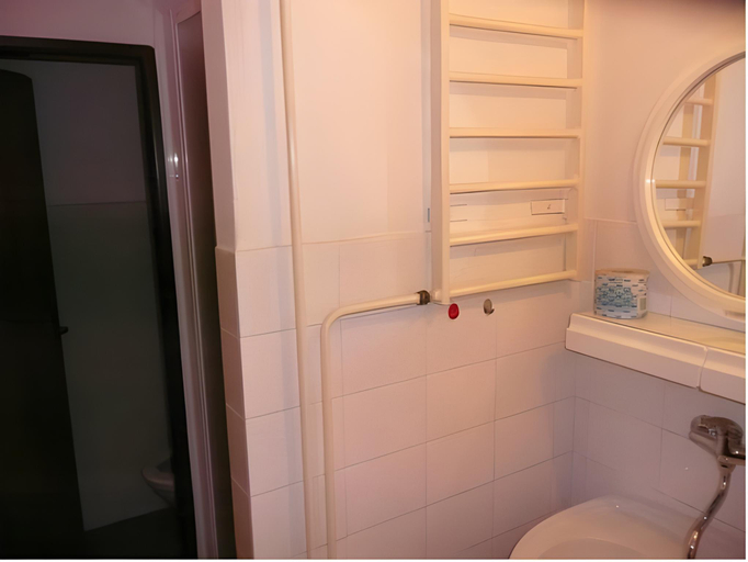 Bathroom 5, Koleje Zamecek, Břeclav