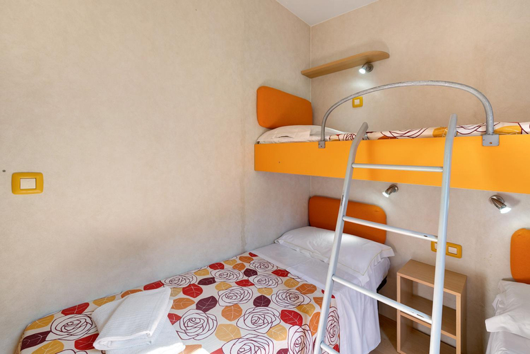 Bedroom 2, Pian Dei Boschi - Superior 8, Savona