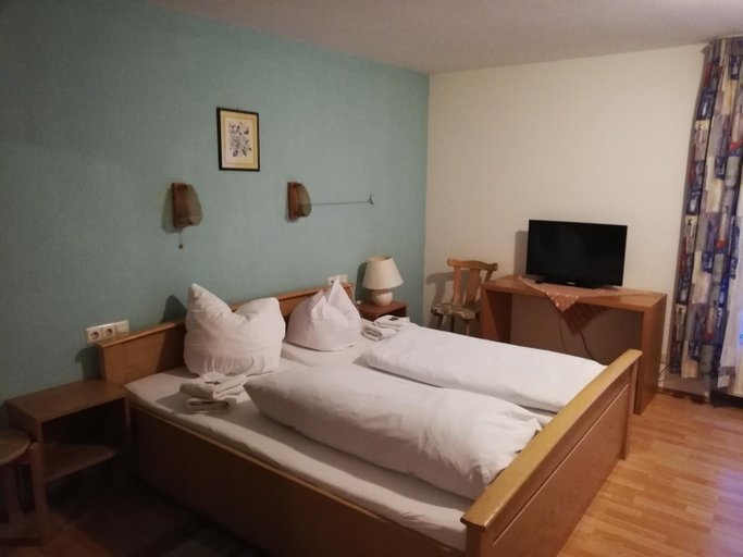 Bedroom 2, Hotel Linde, Biberach