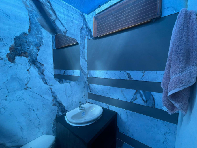 Bathroom 3, Alex Contry House, Buesaco