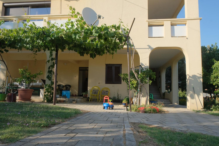 Others 3, Apartmani Bosiljka, Nin