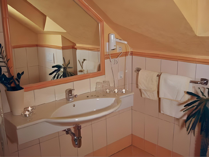 Bathroom 4, ALMGUT - Mountain Wellness Hotel, Tamsweg