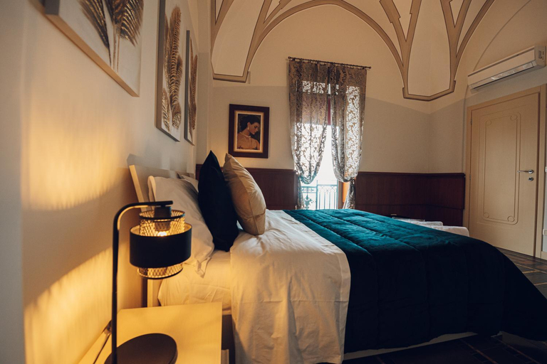 Bedroom 5, Verso Oriente, Brindisi