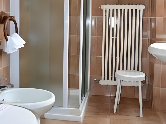 Bathroom 4, SunLake Hotel, Trento