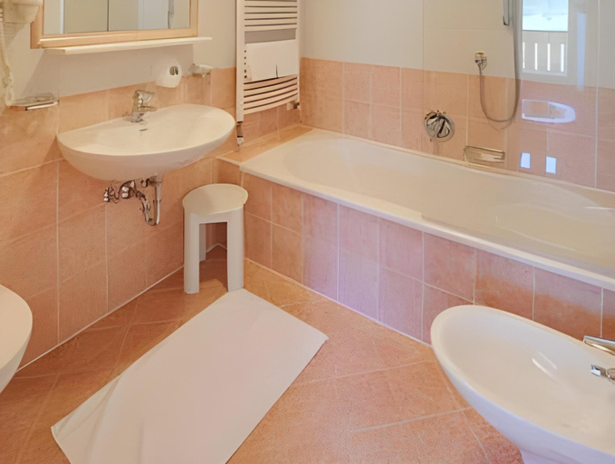 Bathroom 5, Alpine Nature Hotel Stoll****, Bolzano