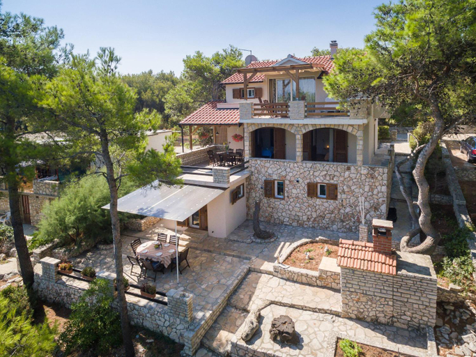 Others 5, Pavao Apartments, Jelsa