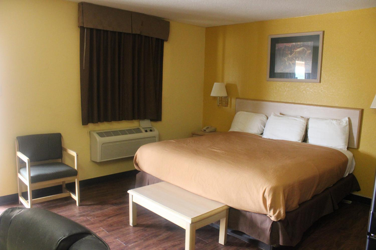 4, Village Inn Cotulla, La Salle