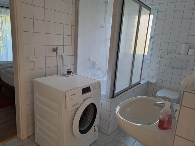 Bathroom 2, City Center Apartments, Esslingen